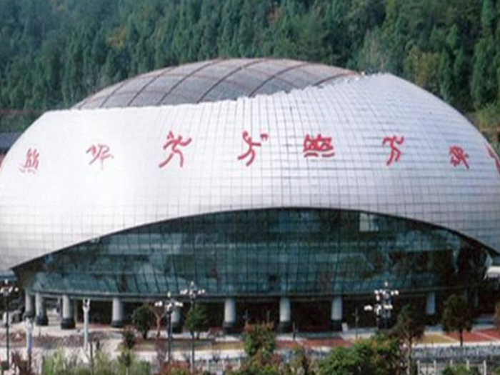 吉首体育中心球形网架加工安装